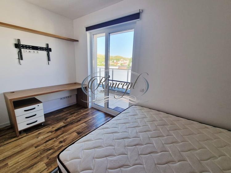 Apartament cu 3 camere semidecomandat, mobilat în Borhanci