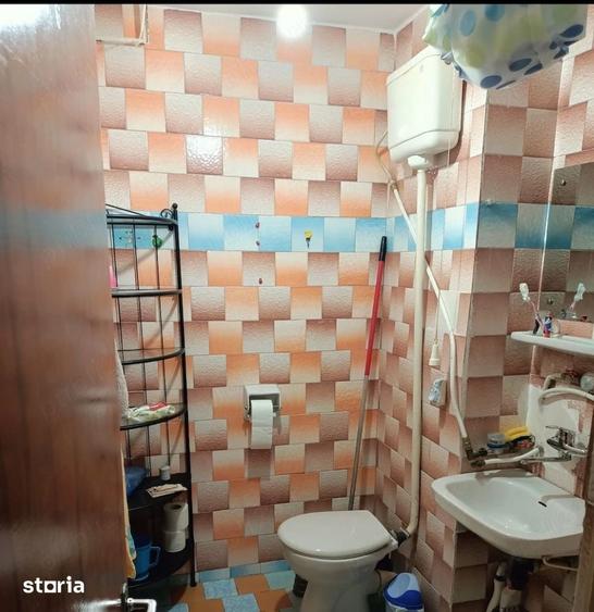 Apartament cu 4 camere semidecomandat în Crângași