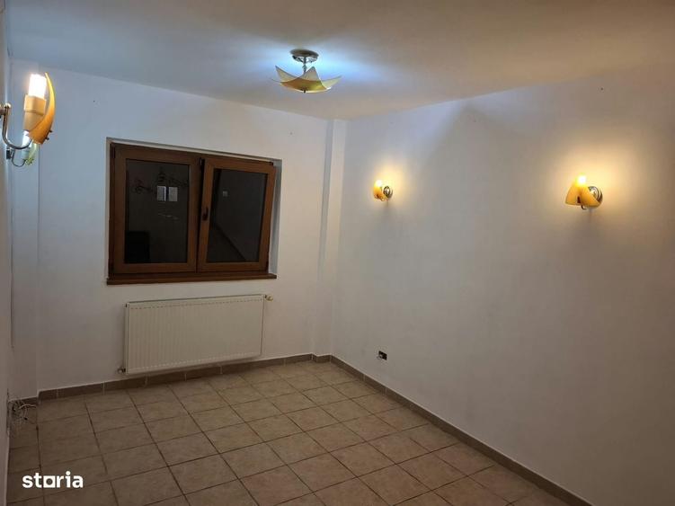 Apartament cu 4 camere în Triaj