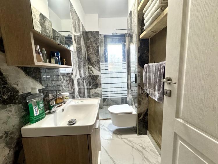Apartament cu 3 camere decomandat, mobilat în Bună Ziua