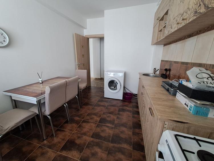 Apartament cu 2 camere decomandat în Apărătorii Patriei