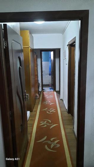 Apartament cu 3 camere semidecomandat în Central