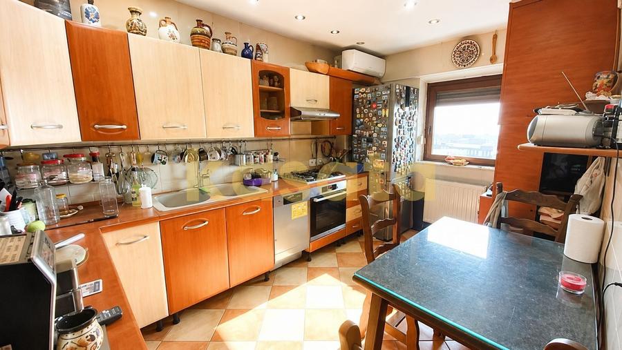 Apartament cu 4 camere decomandat, mobilat în Iancului