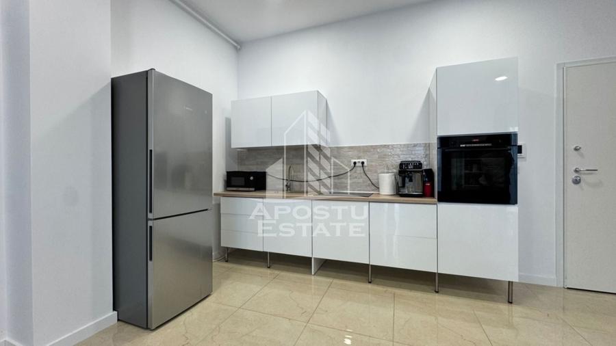 Apartament cu 4 camere decomandat, mobilat în Torontalului
