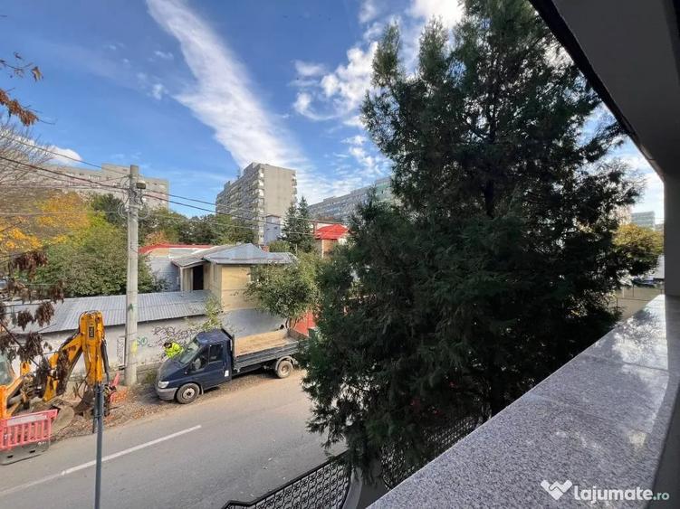 Apartament cu 3 camere decomandat în Bucureștii Noi