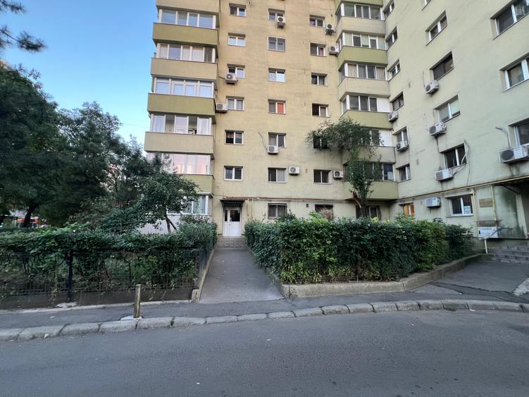 Apartament cu 2 camere semidecomandat în P-ța Victoriei