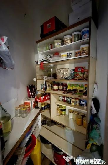 Apartament cu 3 camere semidecomandat în Basarab