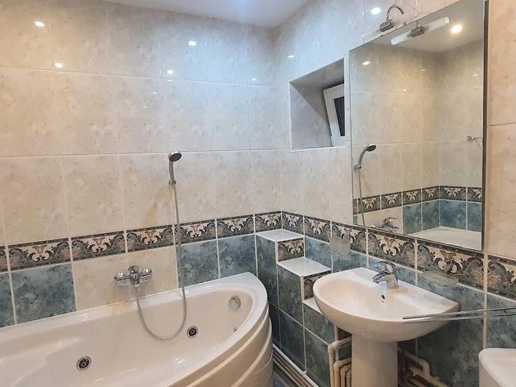 Apartament cu 3 camere decomandat în Tineretului