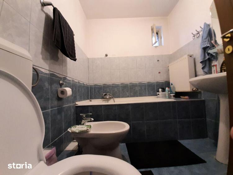 Apartament cu 3 camere decomandat în Micro 17