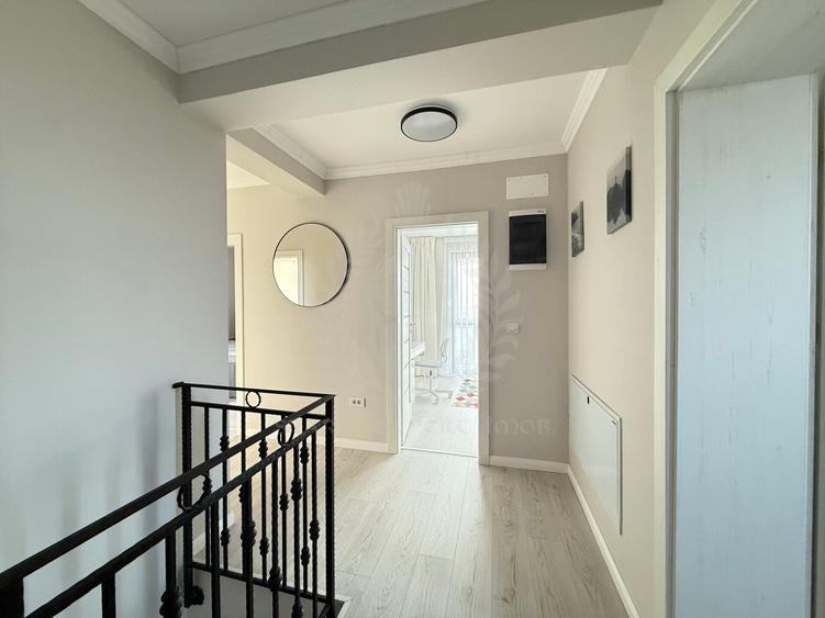 Duplex cu 4 camere cu Canalizare în Păulești