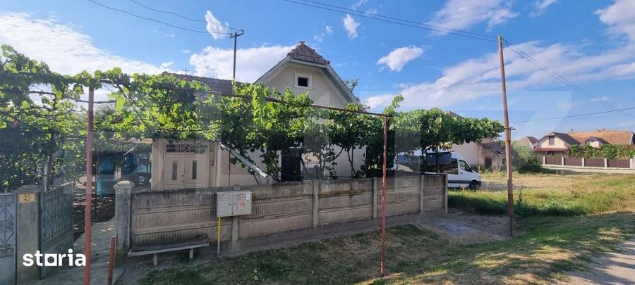 Casa cu 3 camere, anexe, curte si gradina - 8