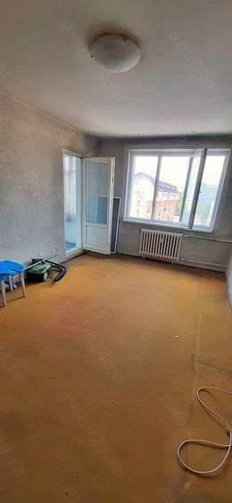 Apartament cu 3 camere decomandat în Titan