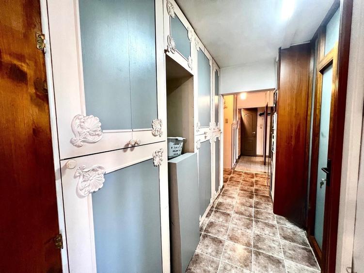 Apartament cu 4 camere decomandat în Sebastian