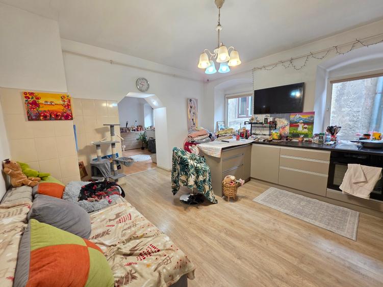 Apartament cu 2 camere semidecomandat în Centrul Istoric