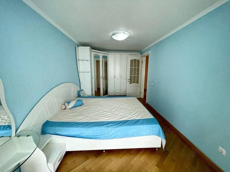 Apartament cu 3 camere decomandat în Planete