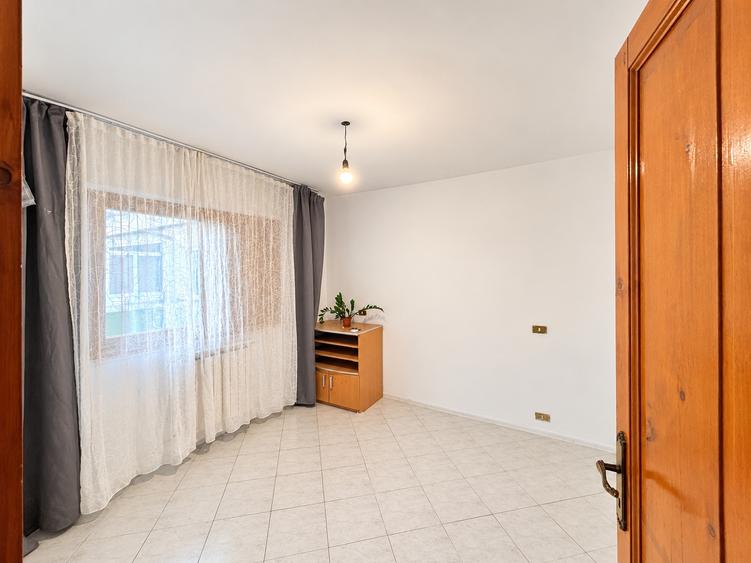 Apartament cu 2 camere decomandat în Rogerius