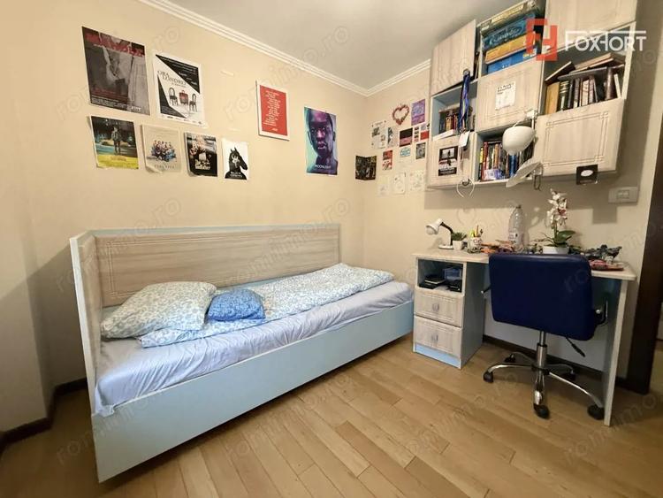 Apartament cu 4 camere semidecomandat, mobilat în Bucovina