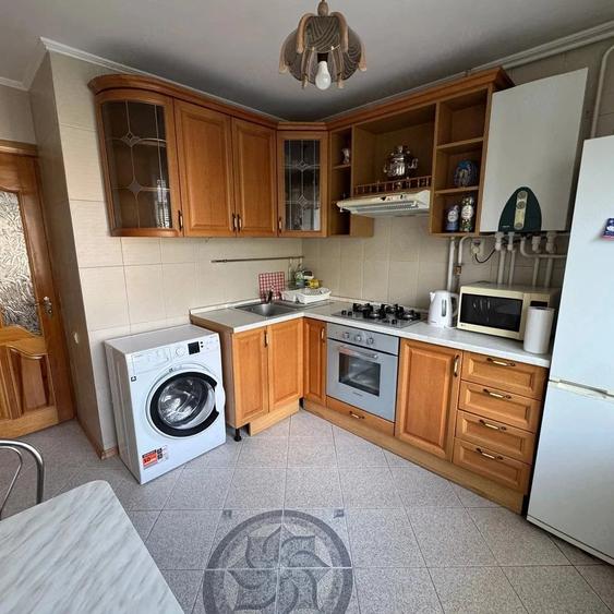Apartament cu 2 camere decomandat în Parcul Carol