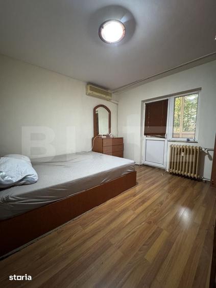 Apartament cu 4 camere decomandat în Rovine
