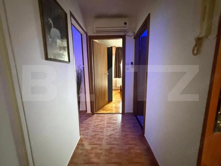 Apartament cu 3 camere decomandat în Girocului