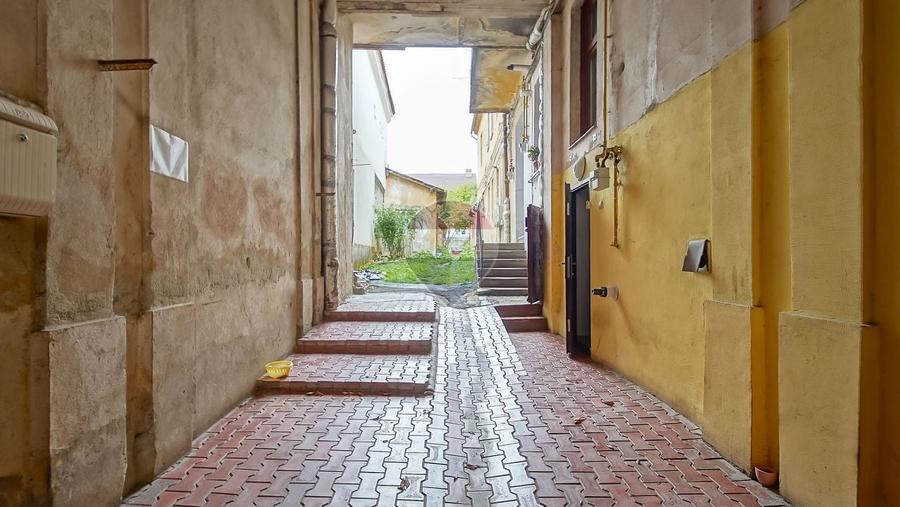 Apartament cu 2 camere semidecomandat, mobilat în Centrul Istoric