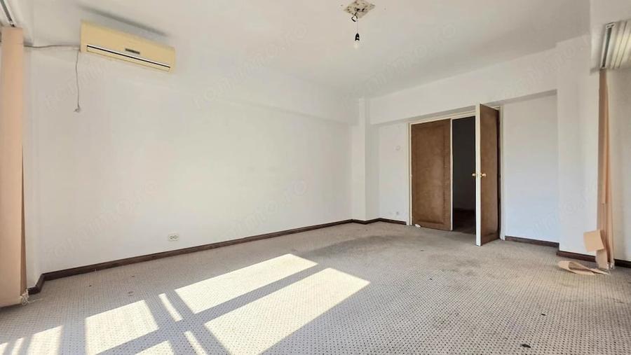 Apartament cu 4 camere decomandat în Centrul Istoric