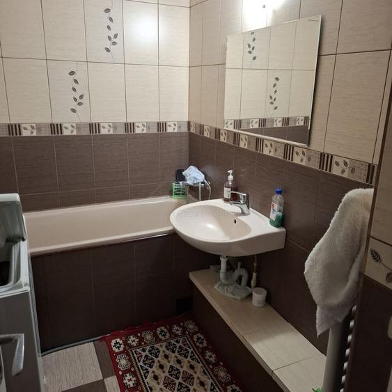 Apartament cu 3 camere decomandat în Nicolina