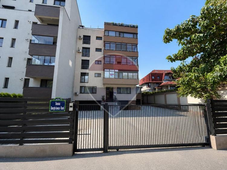 Apartament cu 6 camere decomandat în Sisești
