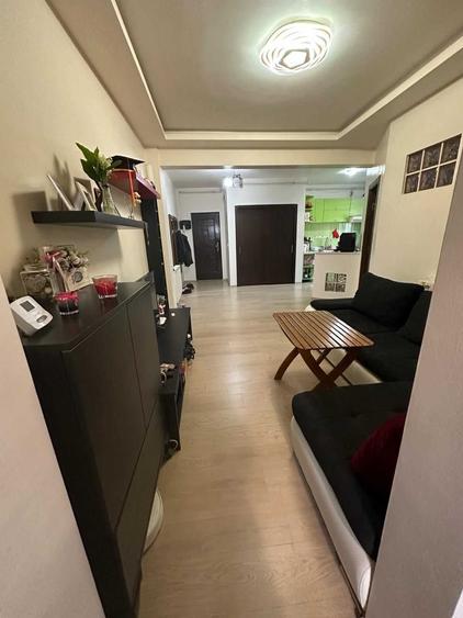 Apartament cu 3 camere decomandat în Criș