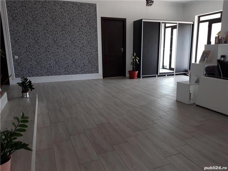 Casă cu 4 camere cu Teren 1000 Mp în Poroschia
