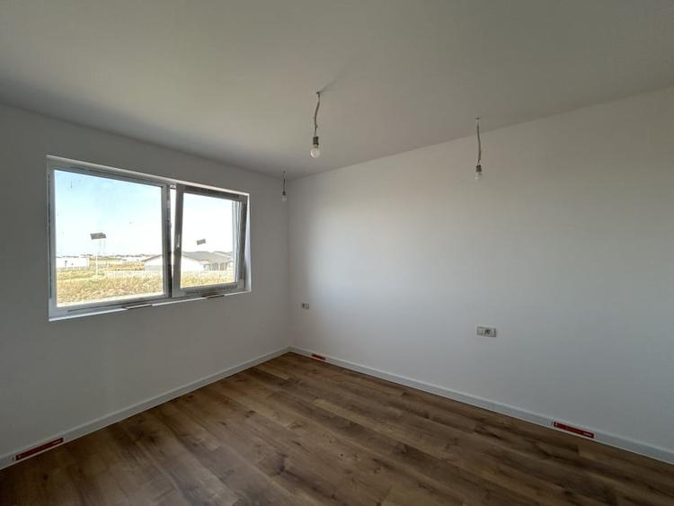 Duplex cu 4 camere cu Canalizare în Central