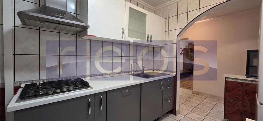 Apartament cu 3 camere decomandat, mobilat în Nerva Traian