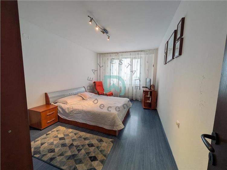 Apartament cu 3 camere decomandat în Astra