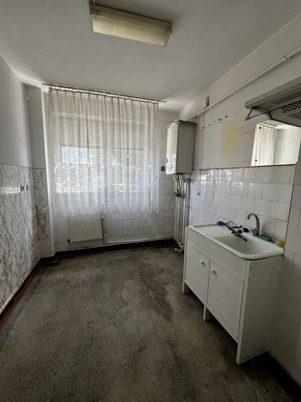 Apartament cu 2 camere semidecomandat în Calea Galați