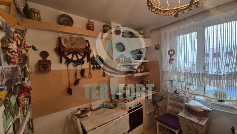 Apartament cu 3 camere semidecomandat, mobilat în Ștefan cel Mare