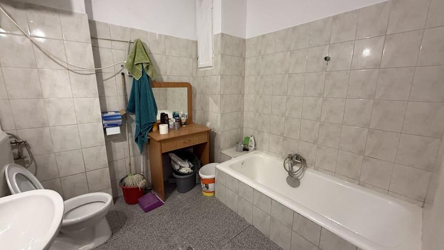 Apartament cu 3 camere decomandat în Universitate