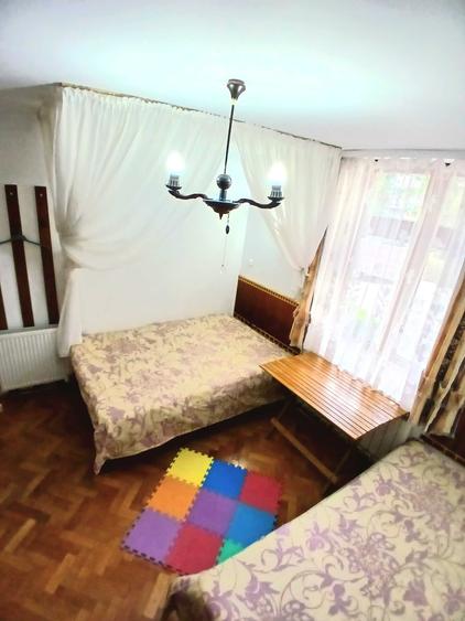 Casă cu 4 camere decomandat în Central
