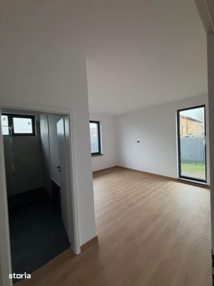 Casă cu 4 camere cu Teren 465 Mp în Sânpetru