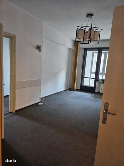 Apartament cu 3 camere în Magheru