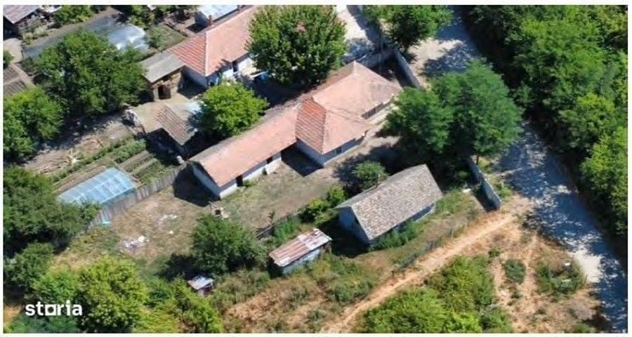 Casă cu 4 camere cu Teren 3500 Mp în Bârca