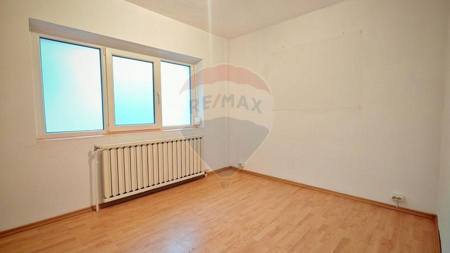 Apartament cu 5 camere decomandat în Aviației