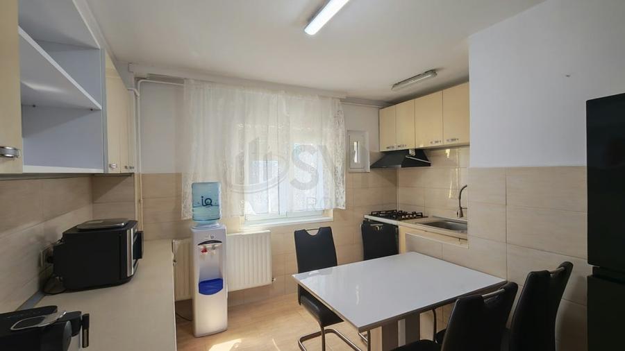 Apartament cu 4 camere decomandat, mobilat în P-ța Alba Iulia