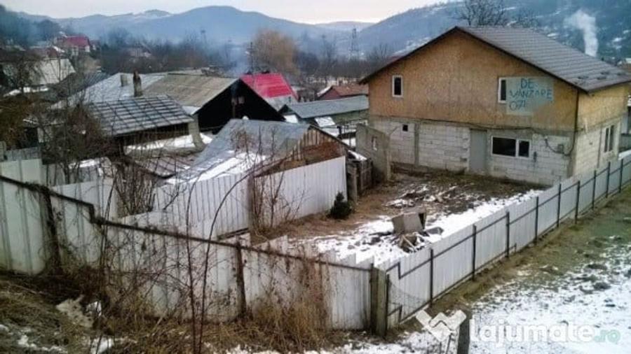 Casă cu 3 camere cu Teren 380 Mp în Central
