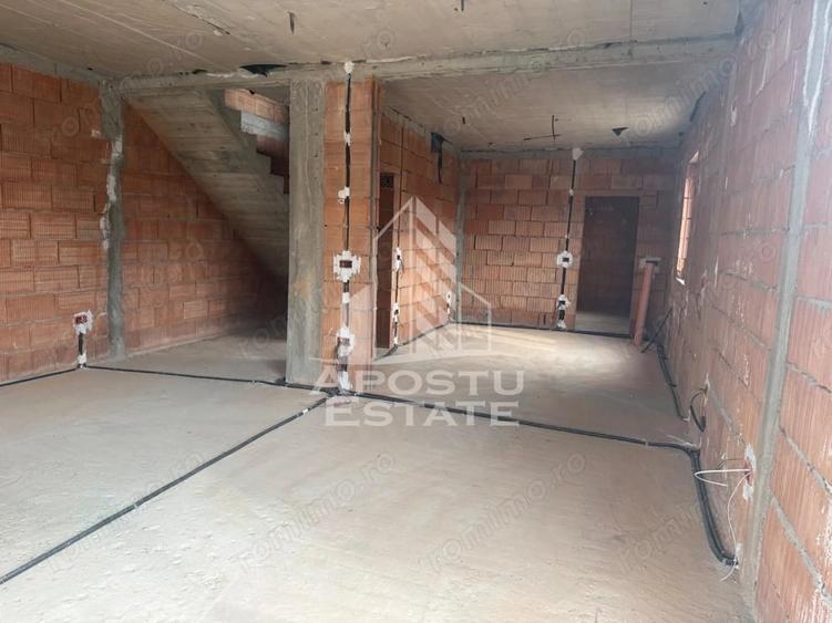 Casă cu 8 camere cu Teren 278 Mp în Bazoș