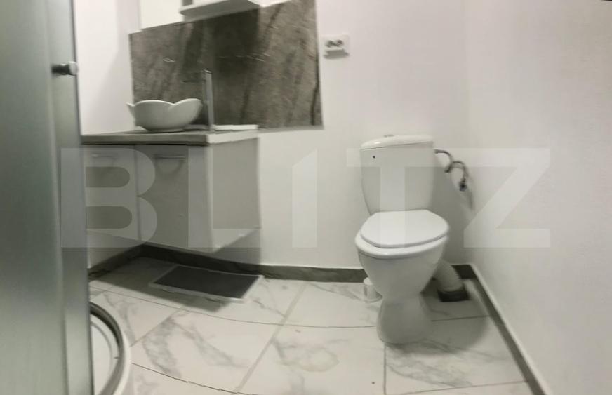 Casă individuală cu 7 camere cu Canalizare în Fieni