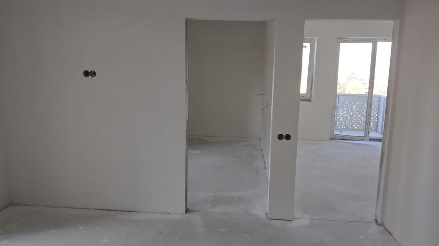 Apartament cu 3 camere semidecomandat în Apahida