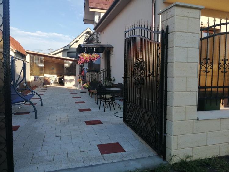 Casă cu 4 camere cu Teren 300 Mp în Haieu