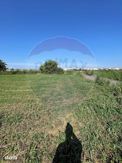 Teren de 4370 mp, în Central