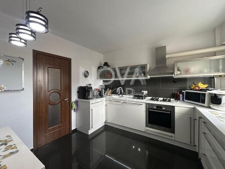 Apartament cu 3 camere semidecomandat în Turnișor