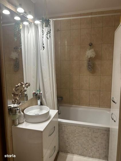 Apartament cu 3 camere decomandat în Dristor